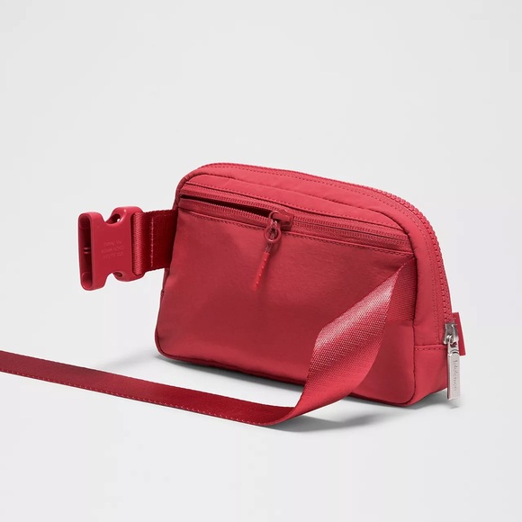 Lululemon Everywhere Belt Bag 1L • Desert Red • NWT - Picture 4 of 6